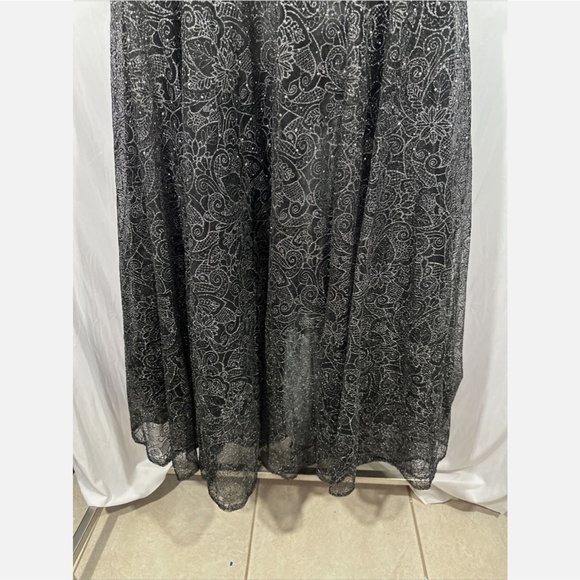 NWT $798 Mac‎ Duggal [ 8 ] Embellished Long Sleeve V Neck Gown in Graphite - Picture 11 of 15